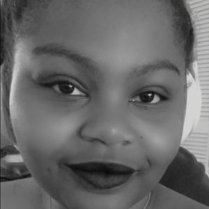 Meet your Posher, Mia